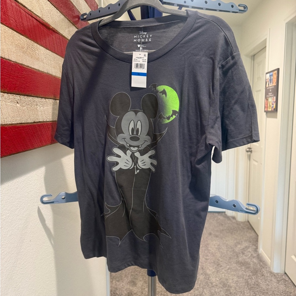NWT Disney Mickey Mouse Halloween Vampire Shirt - Gray Juniors W XL